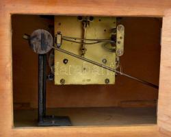 Fa kandalló óra, felesütős, üt, de nem jár, külsején apró hibával, 57×13×21,5 cm