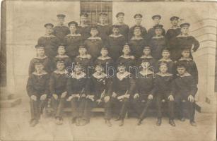 1911 Pola, Osztrák-magyar tengerészeti iskola matrózainak csoportképe / 4 Klasse Regrutens Schule III. Abteilung / Austro-Hungarian Naval Academy, mariners group photo (fa)