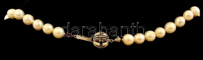 Igazgyöngy nyaklánc ezüst lezáróval, zafírral, csomózottan fűzött, 34,8 g / Pearl  necklace with sil...