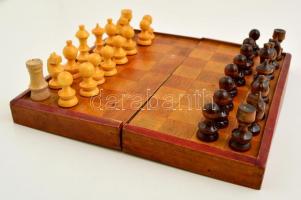 Fa sakk készlet, hiánytalan, egy pótolt figurával, 28x28 cm