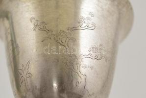 Ezüst (Ag) kupicás készlet, finom vésésű díszítéssel, 4 db, jelzett, m: 5 cm, bruttó: 160 gr