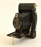 cca 1926 Eastman Kodak Folding Cartridge Hawk-Eye No.2 Model B fényképezőgép, működő zárszerkezettel, kissé kopottas állapotban / Vintage Kodak folding camera, in working, slightly worn condition