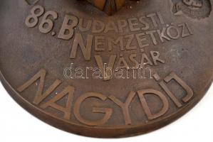 Jelzett bronz kisplasztika (BNV 86. Nagydíj), m: 35 cm