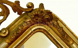 XIX. sz.: Nagyméretű faragott velencei tükör. Faragott fa, gipsz rátétekkel, gazdagon díszítve. Gips...