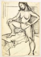 Uitz jelzéssel: Ülő női akt. Szén, papír, felcsavarva, kis szakadással, 68×42 cm