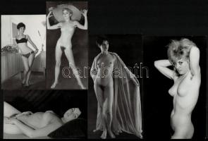 cca 1970 Az érkezés és üdvözlés utáni pillanatok, szolidan erotikus felvételek, 5 db vintage fotó + ...