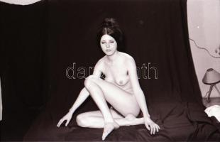 cca 1974 Látogatóban a Bon-Bon presszó legfinomabb Édessége, szolidan erotikus felvételek, 5 db vint...