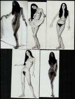 cca 1972 Beatles imádók, szolidan erotikus felvételek, 5 db vintage fotó + 5 db vintage negatív, a p...