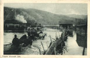 Folyón átvonuló trén, Az Érdekes Újság kiadása / WWI Hungarian soldiers crossing a river (EK)