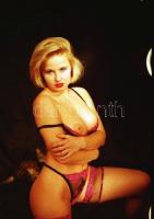 cca 1988 Fehérneműs hableányok, szolidan erotikus felvételek, 42 db vintage negatív, 24x36 mm