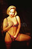 cca 1988 Fehérneműs hableányok, szolidan erotikus felvételek, 42 db vintage negatív, 24x36 mm