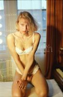 cca 1988 Fehérneműs hableányok, szolidan erotikus felvételek, 42 db vintage negatív, 24x36 mm