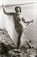 cca 1972 Pörgős szoknya és miegymás, szolidan erotikus felvételek, 5 db vintage fotó + 5 db vintage ...