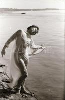 cca 1972 Pörgős szoknya és miegymás, szolidan erotikus felvételek, 5 db vintage fotó + 5 db vintage ...