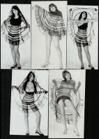 cca 1972 Pörgős szoknya és miegymás, szolidan erotikus felvételek, 5 db vintage fotó + 5 db vintage ...