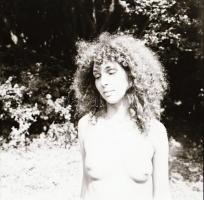 1986 Találkozás Őzikével az erdőben, szolidan erotikus felvételek, 13 db vintage negatív Menesdorfer...