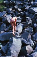 cca 1979 Meztelen és fesztelen modellek, szolidan erotikus felvételek, 35 db vintage negatív, 24x36 ...