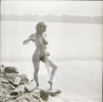 cca 1982 Menesdorfer Lajos (1941-2005) budapesti fotóművész hagyatékából 13 db szolidan erotikus fel...