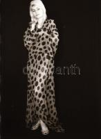 cca 1975 Privát huncutságok, szolidan erotikus felvételek, 33 db vintage negatív, 24x36 mm