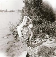 cca 1986 Menesdorfer Lajos (1941-2005) budapesti fotóművész hagyatékából 13 db szolidan erotikus fel...