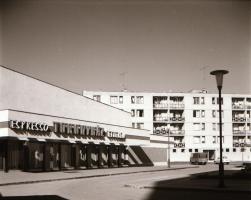 1968 Kecskemét, Lenin városrész, 12 db szabadon felhasználható, vintage negatív, 6x6 cm