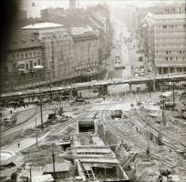 cca 1980 Budapest, Baross téri aluljáró felüljáró építésének idején készült felvételek, 20 db szabad...