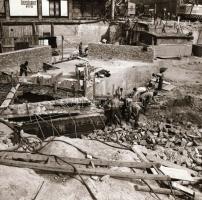 cca 1980 Budapest, Baross téri aluljáró felüljáró építésének idején készült felvételek, 20 db szabad...
