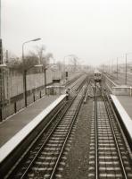 cca 1980 Budapest, a metró Fehér úti, Pillangó utcai megállói és a mozgólépcsőknél egyenruhás segítő...