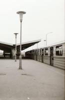 cca 1980 Budapest, a metró Fehér úti, Pillangó utcai megállói és a mozgólépcsőknél egyenruhás segítő...