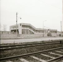cca 1980 Budapest, a metró Fehér úti, Pillangó utcai megállói és a mozgólépcsőknél egyenruhás segítő...
