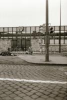 cca 1980 Budapest, a metró Fehér úti, Pillangó utcai megállói és a mozgólépcsőknél egyenruhás segítő...