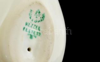 2 db porcelán: Hollóházi hattyú, kézzel festett, jelzett, apró kopásokkal, m: 8 cm + Drasche sarki c...