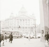 cca 1980 Budapest, Deák téri felvételek, 12 db szabadon felhasználható, vintage negatív, 6x6 cm