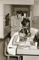 1983. július 29. Budapest, véradás a Metró Vállalatnál, 35 db szabadon felhasználható, vintage negat...