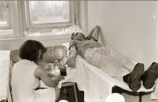 1983. július 29. Budapest, véradás a Metró Vállalatnál, 35 db szabadon felhasználható, vintage negat...