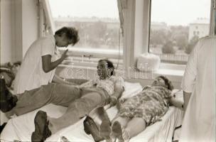 1983. július 29. Budapest, véradás a Metró Vállalatnál, 35 db szabadon felhasználható, vintage negat...