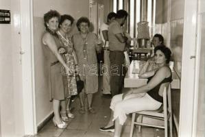 1983. július 29. Budapest, véradás a Metró Vállalatnál, 35 db szabadon felhasználható, vintage negat...