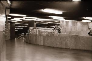 1982. augusztus 13., Budapest, a Határ úti, Nagyvárad téri és Arany J. utcai metróállomások bemutatá...