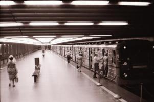 1982. augusztus 13., Budapest, a Határ úti, Nagyvárad téri és Arany J. utcai metróállomások bemutatá...