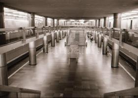 1982. augusztus 13., Budapest, a Határ úti, Nagyvárad téri és Arany J. utcai metróállomások bemutatá...