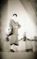 cca 1948 Budapesti divatbemutató, Rózsa György (?-?) budapesti fotóriporter hagyatékából 34 db szaba...