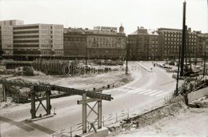 1981. május 12. Budapest, Árpád híd egyik elemének beemelése és a Petőfi híd pesti oldalának átépíté...