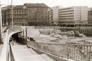 1981. május 12. Budapest, Árpád híd egyik elemének beemelése és a Petőfi híd pesti oldalának átépíté...