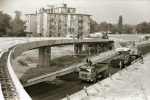 1982. szeptember 15. Budapest, az M3-as autópálya bevezető szakaszának építése a Hungária úti csomópontnál, 23 db szabadon felhasználható, vintage negatív, 24x36 mm