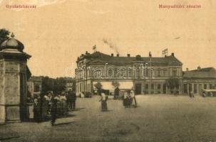 1910 Gyulafehérvár, Alba Iulia, Karlsburg; Hunyadi tér, hirdetőoszlop, Fürst M. üzlete. W.L. 3162. / square, advertising column, shops