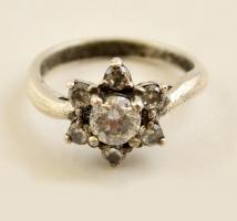 Ezüst(Ag) virágos köves gyűrű, jelzett, méret: 50, nettó: 3 g