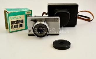 Zorki (Zorkij) 10 távmérős fényképezőgép, Industar-63 45mm f/2.8 objektívvel, eredeti bőr tokjában, működőképes, szép állapotban, Vesta vakuval / Vintage Russian rangefinder camera,in oroginal leather case, with Vesta flash, in good, working conditon