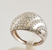 Ezüst(Ag) gyűrű, apró kövekkel, jelzett, méret: 52, bruttó: 4 g