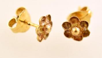 Arany (Au) 14K virágos fülbevalópár, jelzett, h: 1,3 cm, nettó: 0,5 g