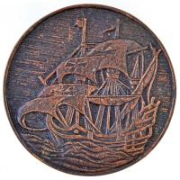 DN A Santa María(?) hajót ábrázoló fém plakett (77mm) T:2,2- patina ND Metal plaque depicting the ship Santa María(?) (77mm) C:XF,VF patina